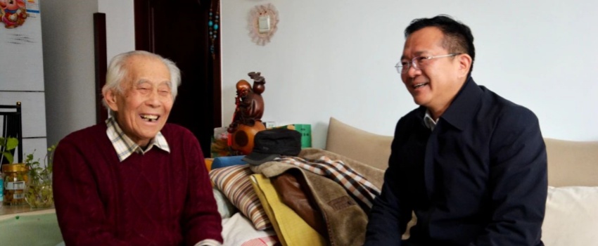 中國(guó)樂(lè)凱黨委領(lǐng)導(dǎo)看望慰問(wèn)樂(lè)凱老領(lǐng)導(dǎo)、老專家、老干部、老黨員及生活困難職工
